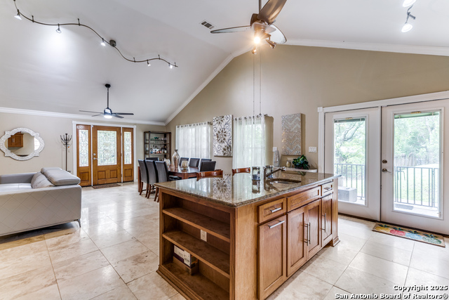 Listing photo id 9 for 9106 Saddle Trl