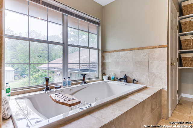Listing photo id 14 for 9106 Saddle Trl