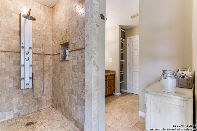 Listing photo id 15 for 9106 Saddle Trl