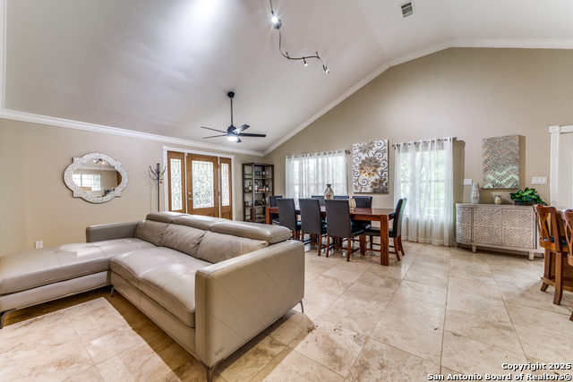 Listing photo id 4 for 9106 Saddle Trl
