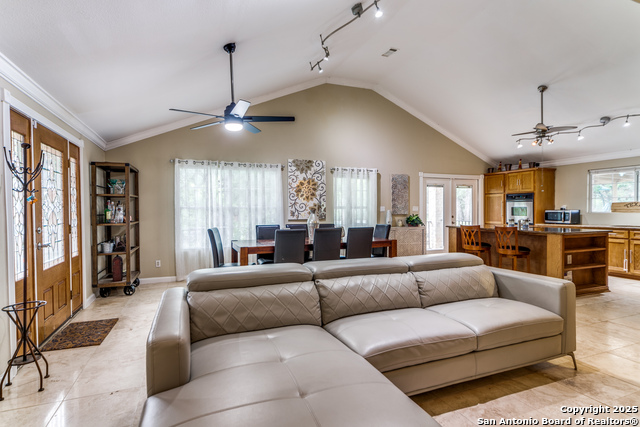 Listing photo id 5 for 9106 Saddle Trl