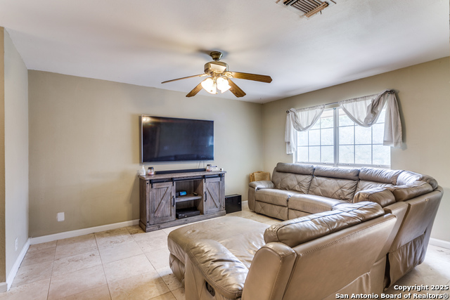 Listing photo id 7 for 9106 Saddle Trl