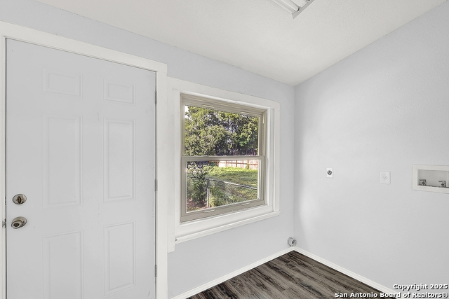 Image 12 of 18 For 1426 E Carson St.