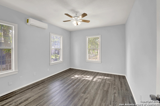 Image 14 of 18 For 1426 E Carson St.
