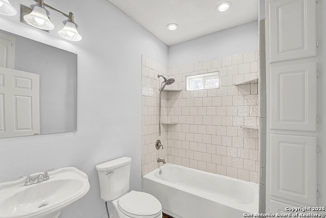Image 15 of 18 For 1426 E Carson St.