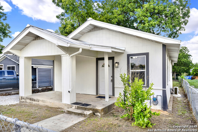 Image 3 of 18 For 1426 E Carson St.