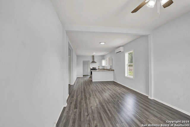 Image 4 of 18 For 1426 E Carson St.