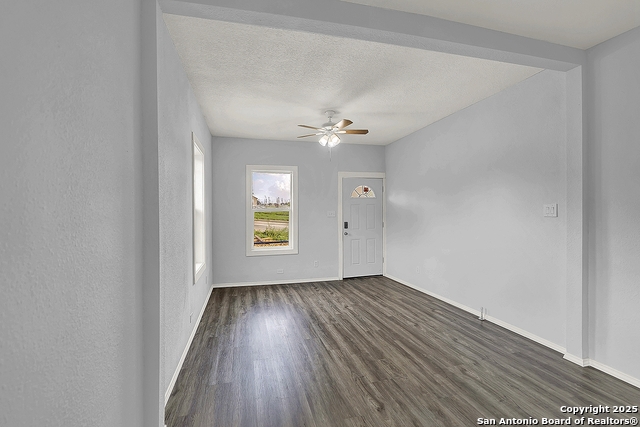 Image 6 of 18 For 1426 E Carson St.