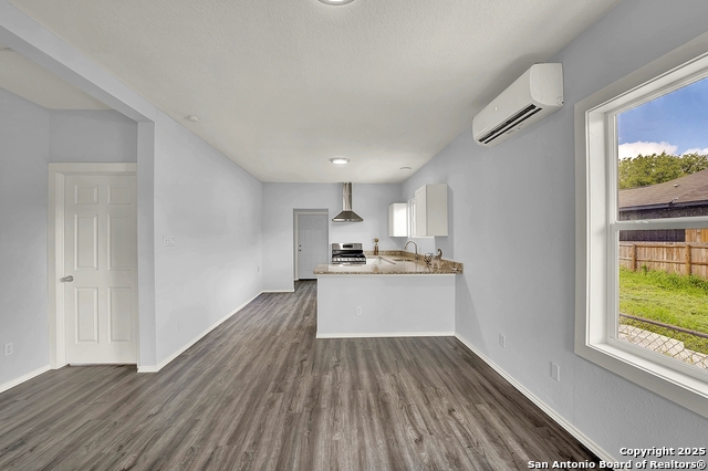 Image 7 of 18 For 1426 E Carson St.