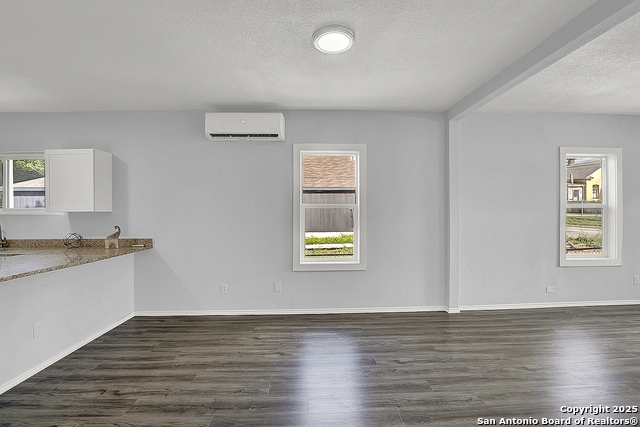 Image 8 of 18 For 1426 E Carson St.