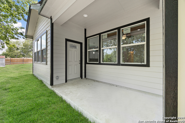 Image 32 of 35 For 1923 Clamp Ave