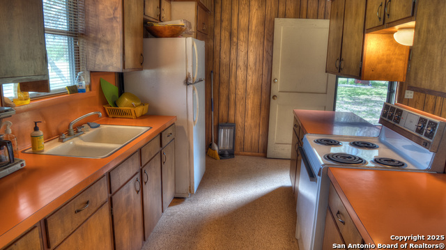 Image 33 of 39 For 154 Weston  