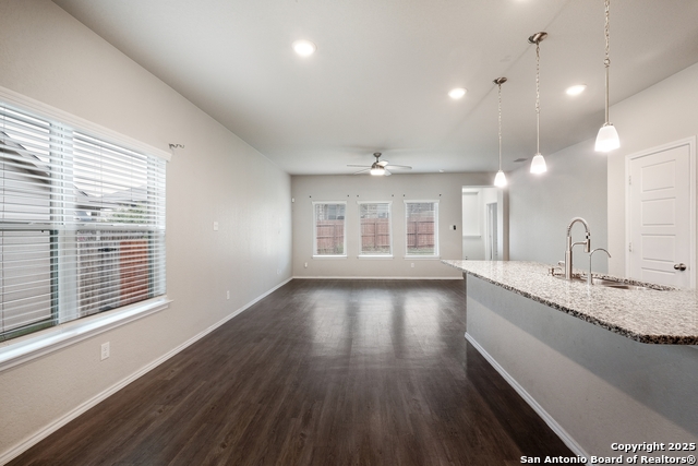 Image 5 of 29 For 15310 Comanche Grove