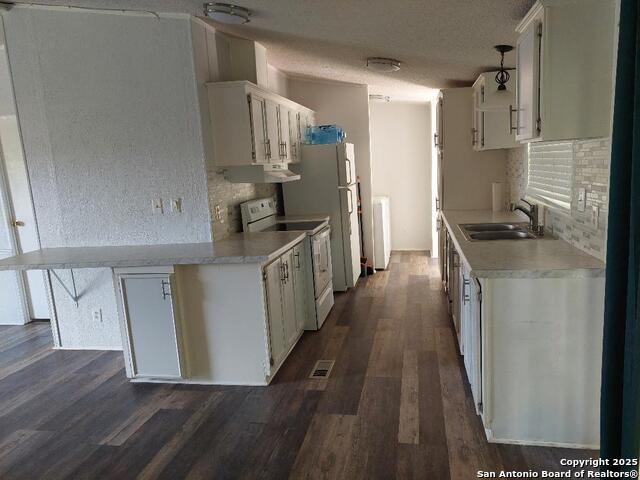 Image 15 of 26 For 206 Sir Winston Dr