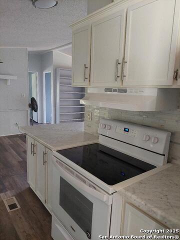 Image 16 of 26 For 206 Sir Winston Dr