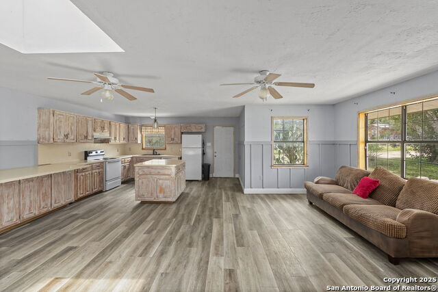 Image 10 of 26 For 434 Spur Dr  