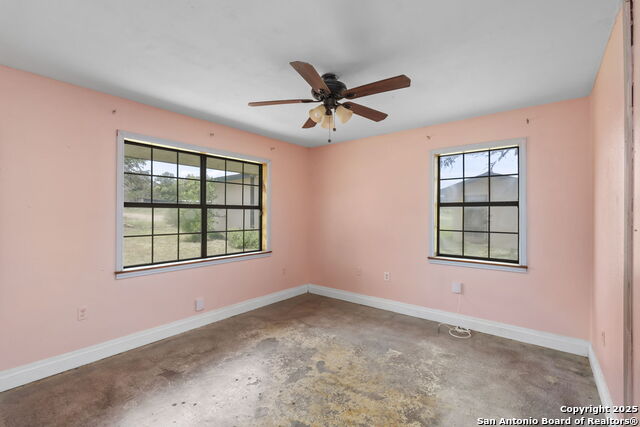 Image 13 of 26 For 434 Spur Dr  