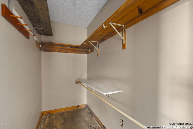Image 14 of 26 For 434 Spur Dr  