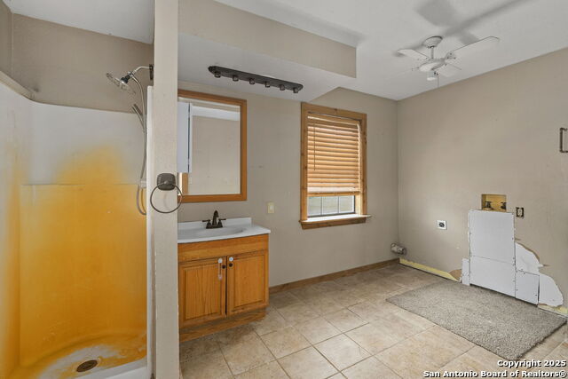 Image 17 of 26 For 434 Spur Dr  