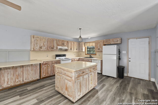 Image 4 of 26 For 434 Spur Dr  