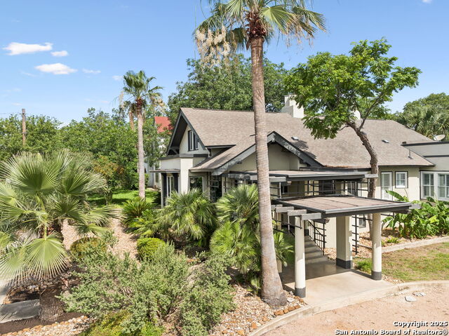 Image 2 of 47 For 133 Mistletoe Ave E