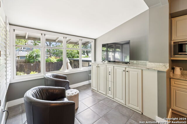 Image 20 of 47 For 133 Mistletoe Ave E