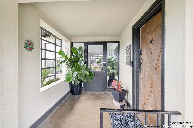 Image 3 of 47 For 133 Mistletoe Ave E