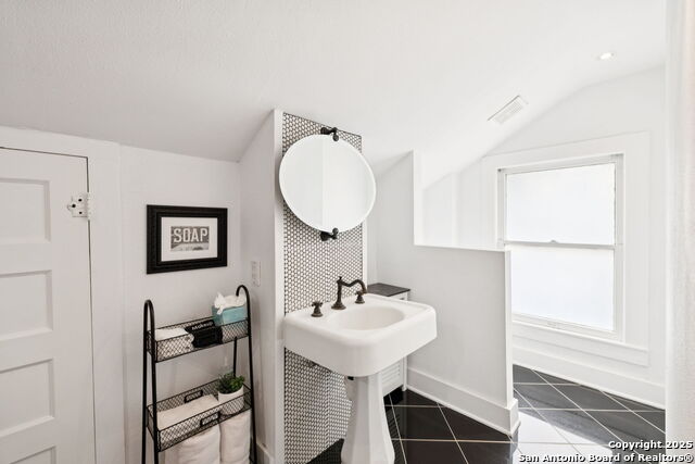 Image 34 of 47 For 133 Mistletoe Ave E