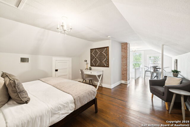 Image 36 of 47 For 133 Mistletoe Ave E