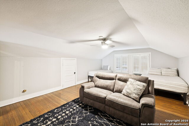 Image 37 of 47 For 133 Mistletoe Ave E