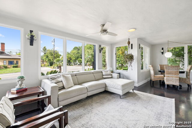 Image 9 of 47 For 133 Mistletoe Ave E