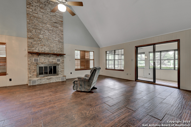 Listing photo id 2 for 16 Westwood  