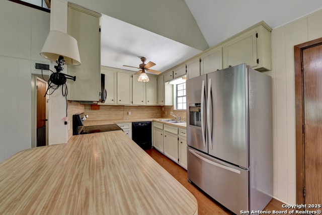 Listing photo id 6 for 16 Westwood  