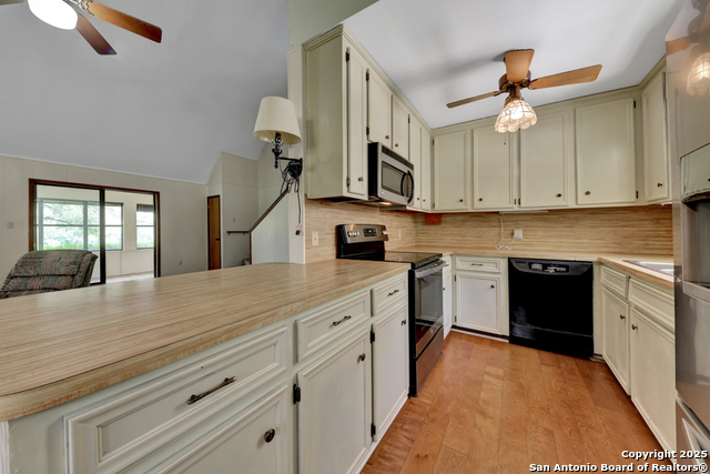 Listing photo id 7 for 16 Westwood  