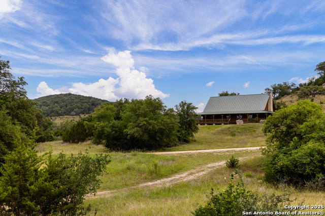 Listing photo id 3 for 1616 Mickle Creek
