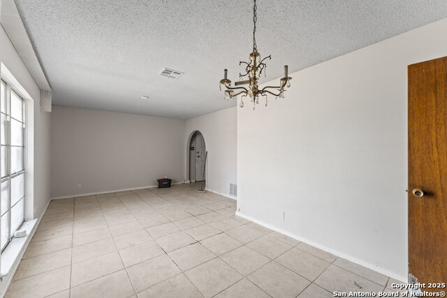 Image 4 of 17 For 6006 Forest Ledge