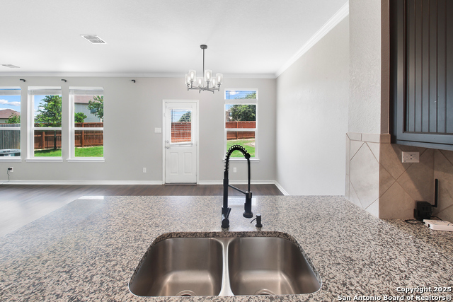 Image 12 of 26 For 6811 Beltran