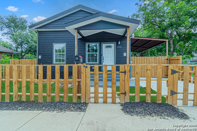 Details for 210 San Jacinto St N, San Antonio, TX 78207