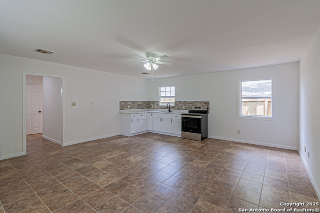 Image 15 of 48 For 210 San Jacinto St N