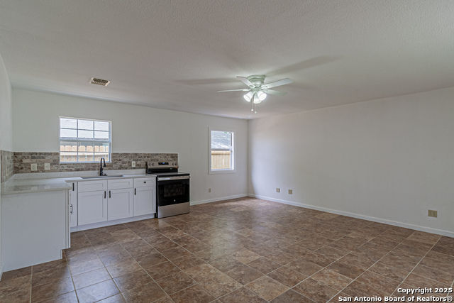 Image 19 of 48 For 210 San Jacinto St N