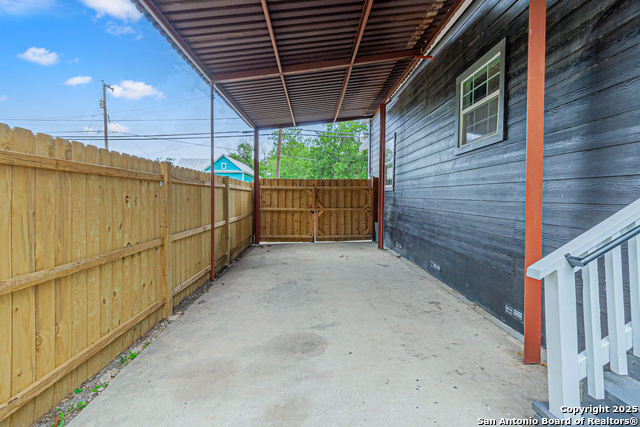 Image 24 of 48 For 210 San Jacinto St N