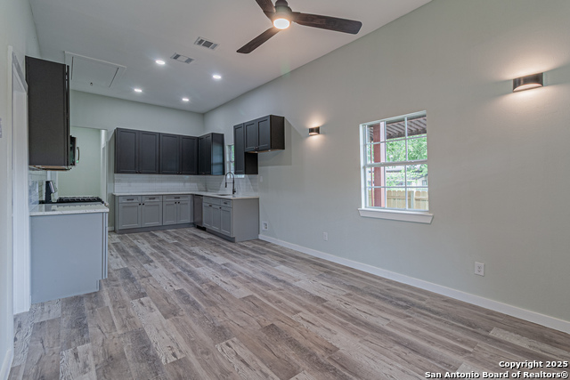 Image 32 of 48 For 210 San Jacinto St N