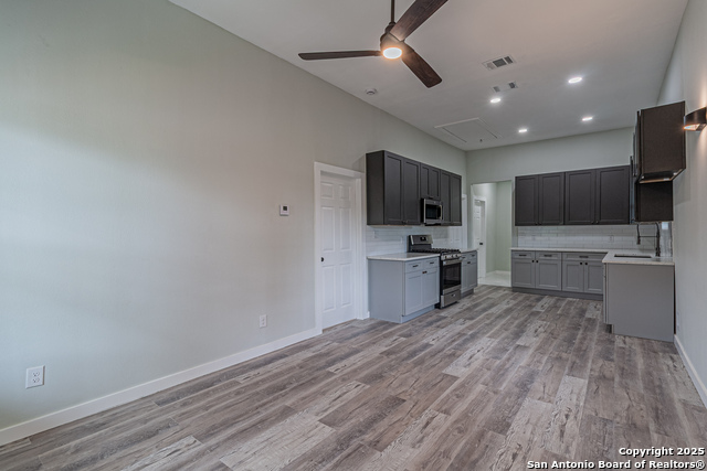 Image 33 of 48 For 210 San Jacinto St N