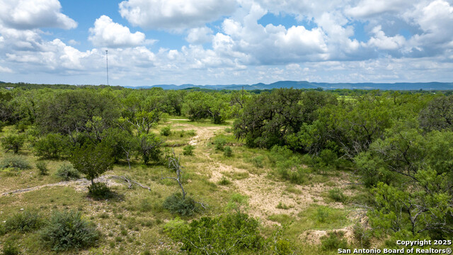 Listing photo id 13 for 1231 B & R Road