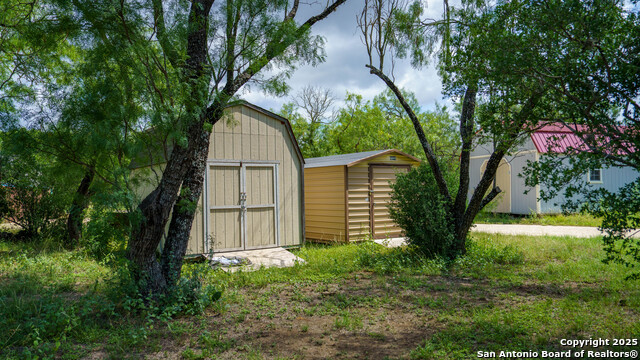 Listing photo id 16 for 1231 B & R Road