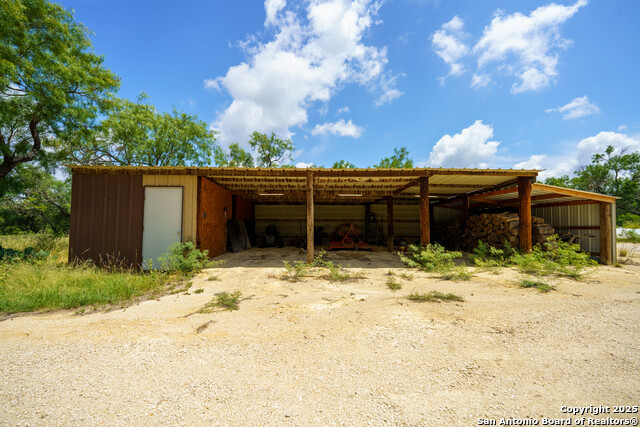 Listing photo id 17 for 1231 B & R Road