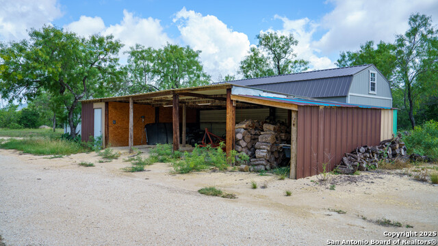 Listing photo id 3 for 1231 B & R Road