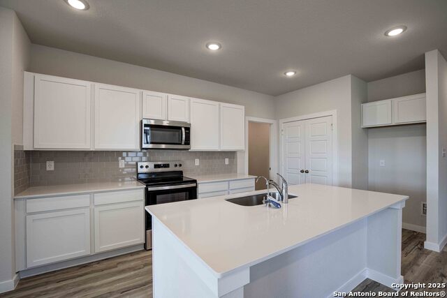 Image 14 of 17 For 9970 Forestier Green