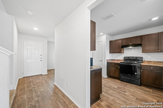 Image 11 of 34 For 11418 Blackmore Leap