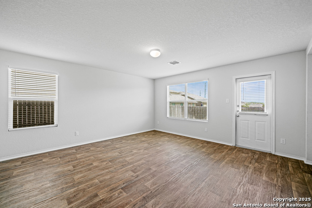 Image 14 of 34 For 11418 Blackmore Leap